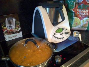 butter chicken in pan