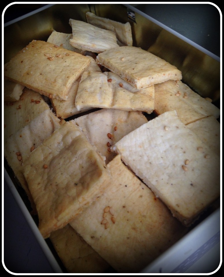 Potato and almond crackers (2)-001